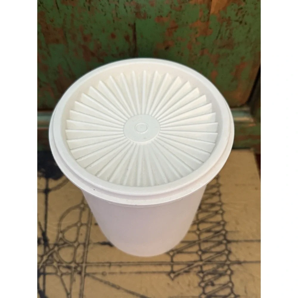 Tupperware 811-4 White with Snowflake Servalier Canister w/ Lid 812-28 Set Of 2